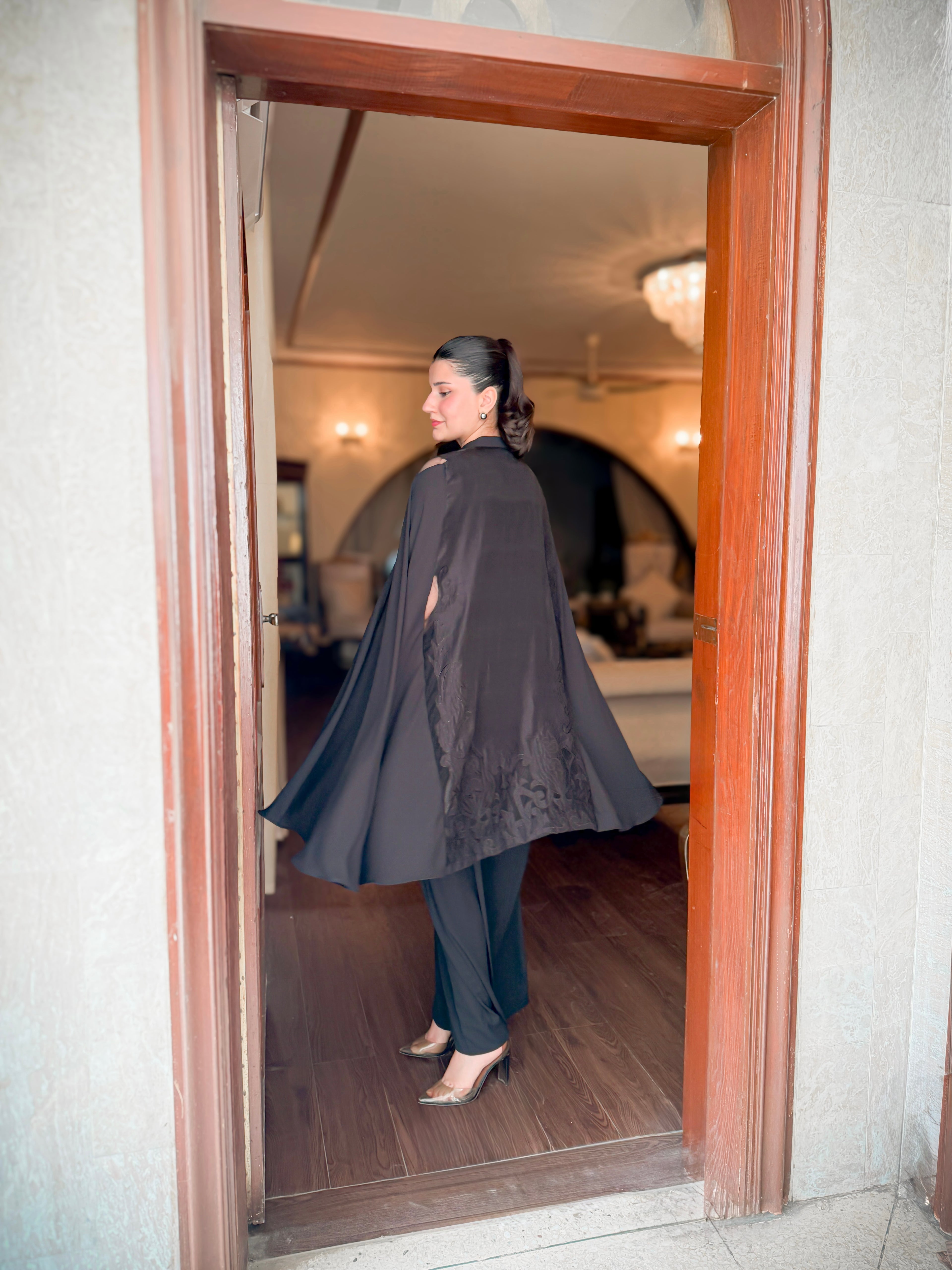 Noir Cape